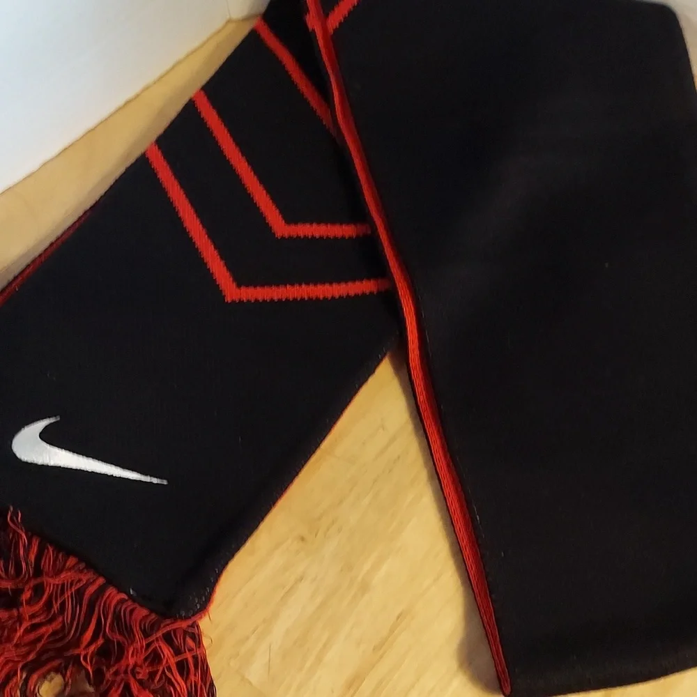 NIKE‎ Manchester United Soccer Scarf Red Black